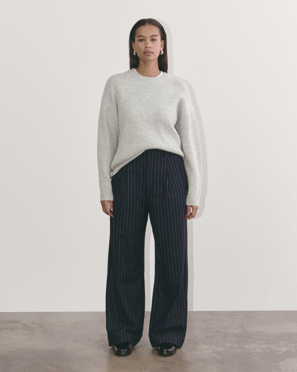 The Cocoon Crew in Wool Cashmere | Light Heather Grey - Image 5