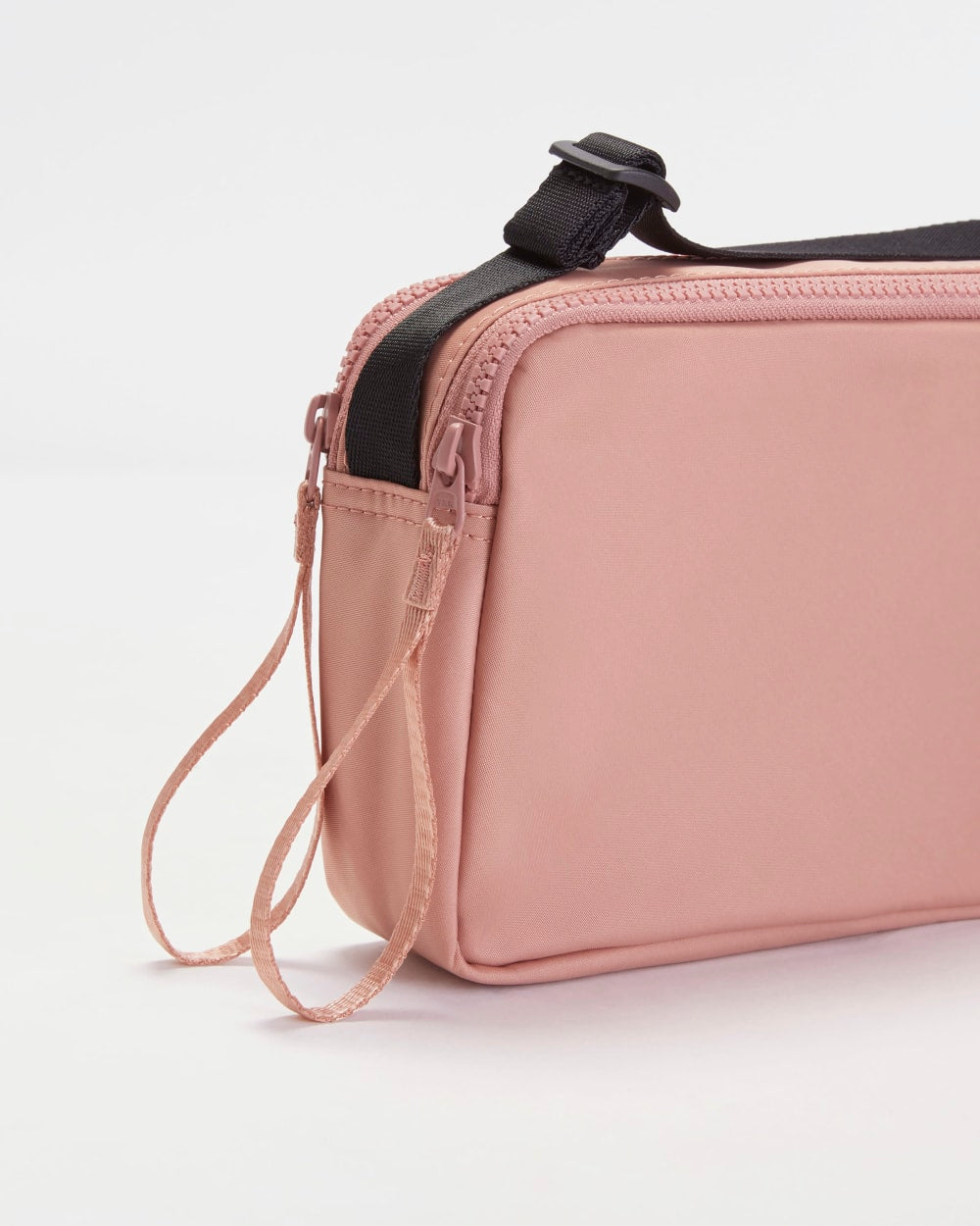 The Recycled Nylon Camera Bag | Light Rose - Image 6