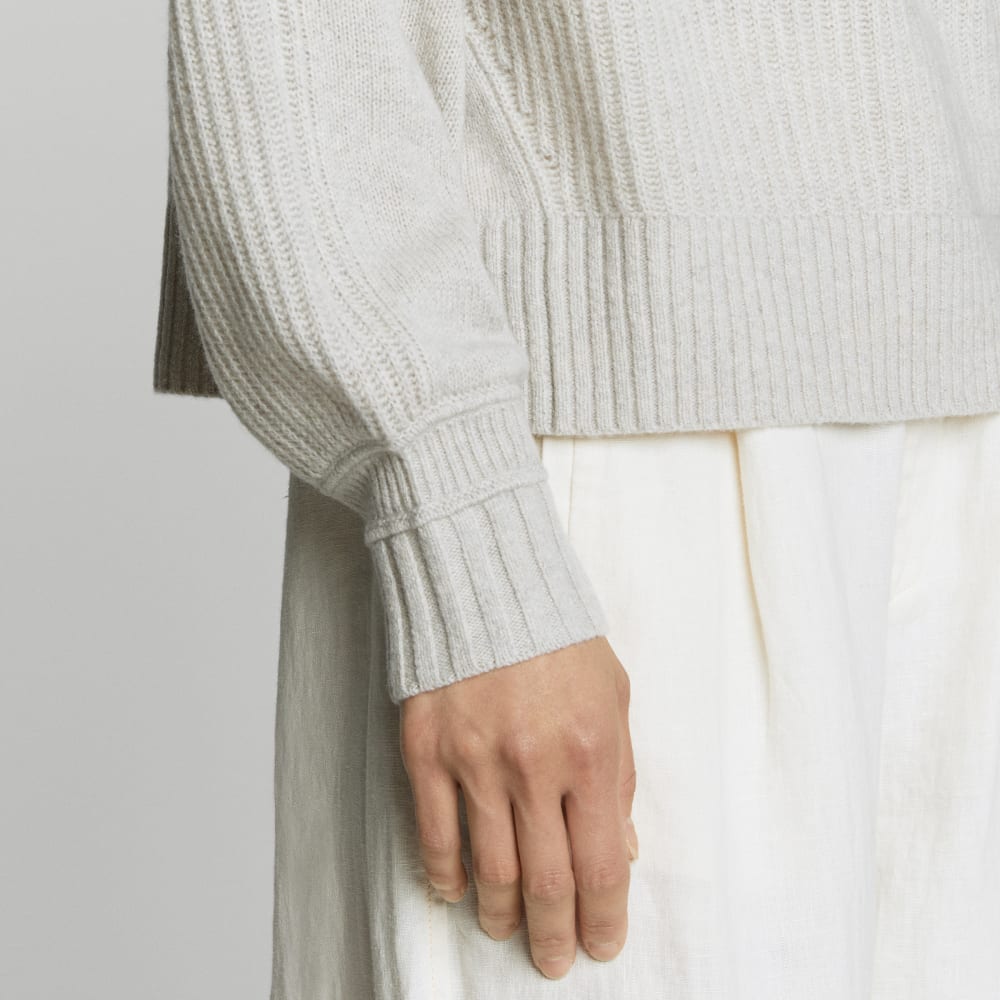 The Cashmere Ribbed Turtleneck | Pale Heathered Grey - Image 4
