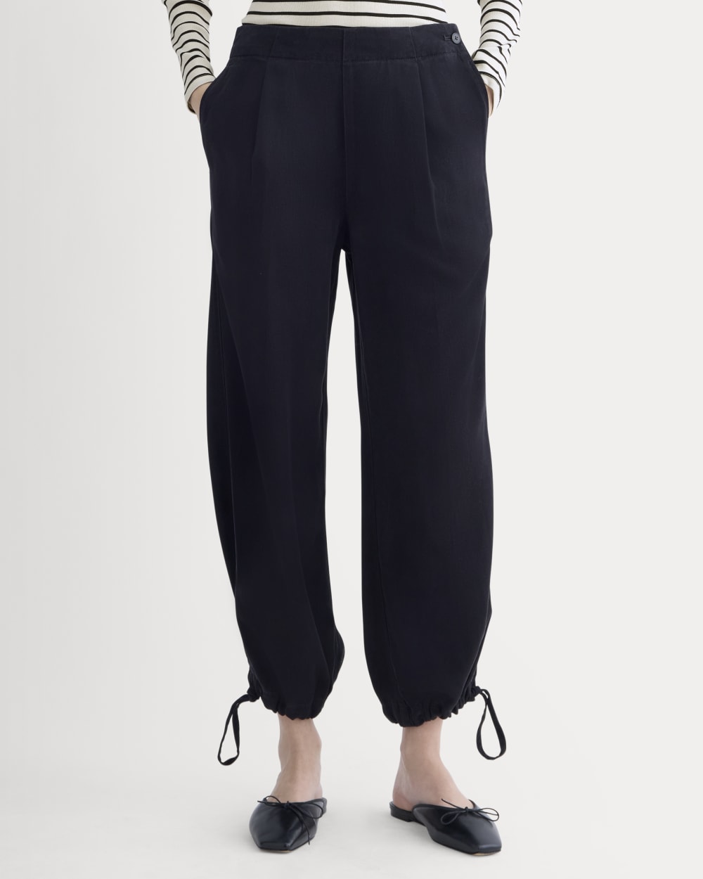 The Chino Jogger in Buttersoft | Black - Image 3
