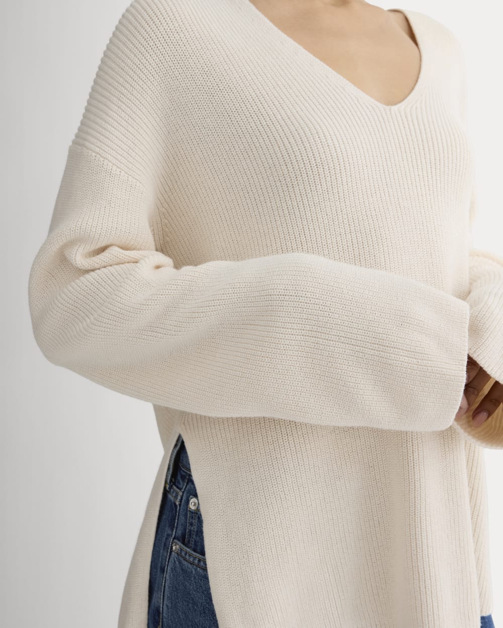 The Slouchy V-Neck in Everyday Cotton | Canvas - Image 4