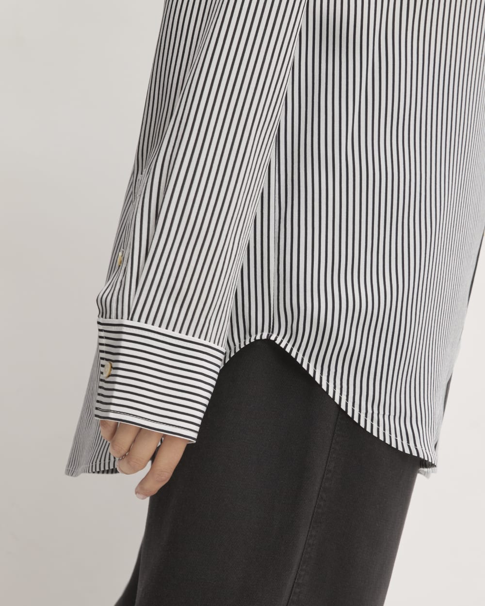 The Must-Have Shirt in Washable Silk | Black / White - Image 5