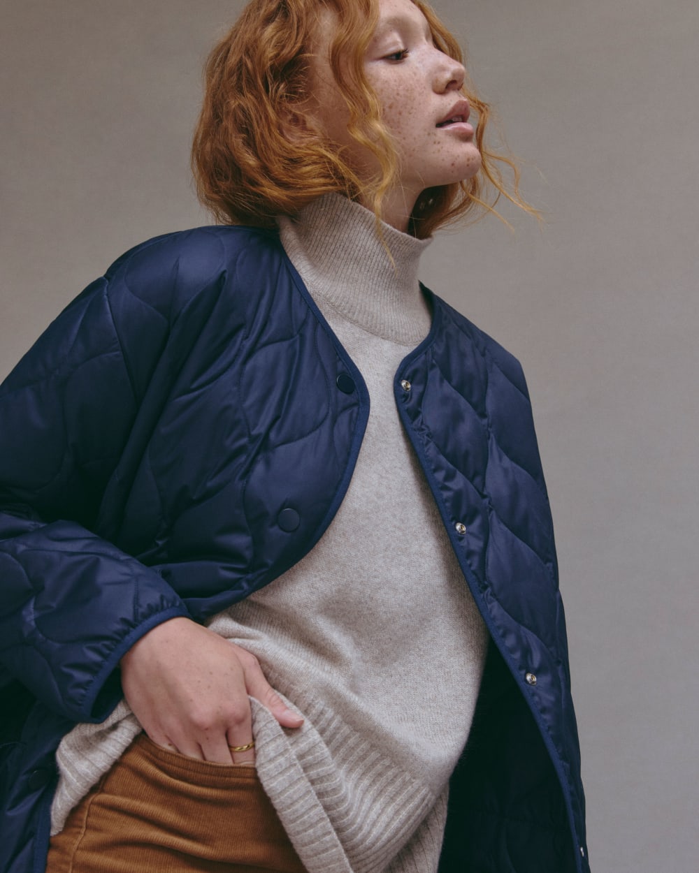 The Boxy Turtleneck in Cashmere | Canvas - Image 8