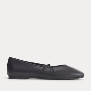 Leather Keyhole Flat | Black
