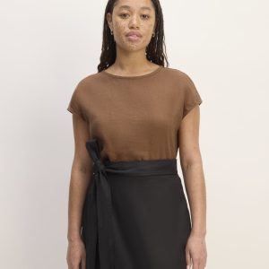 The Muscle Top in Linen | Carob Brown