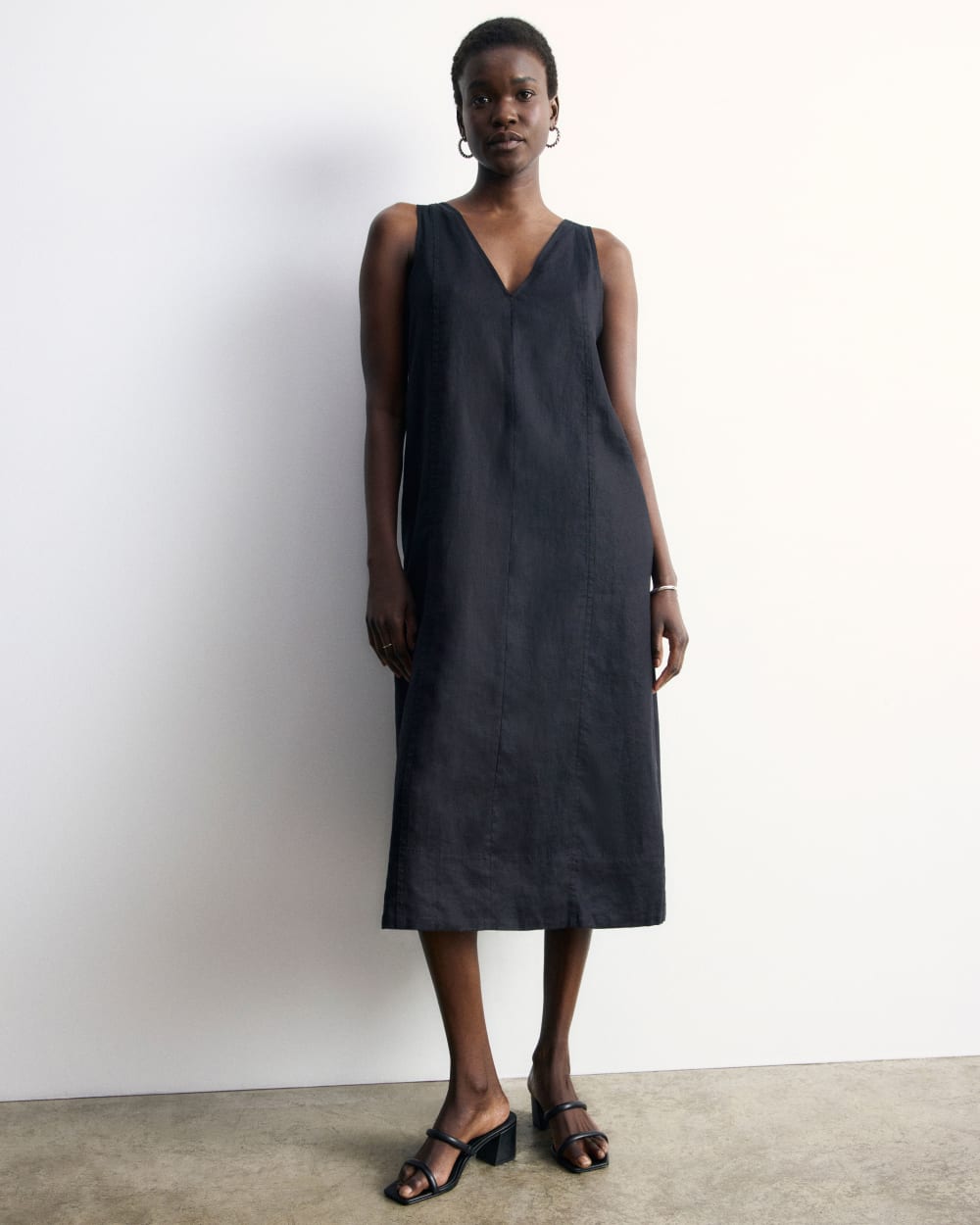 The Linen V-Neck Midi Dress | Black - Image 7