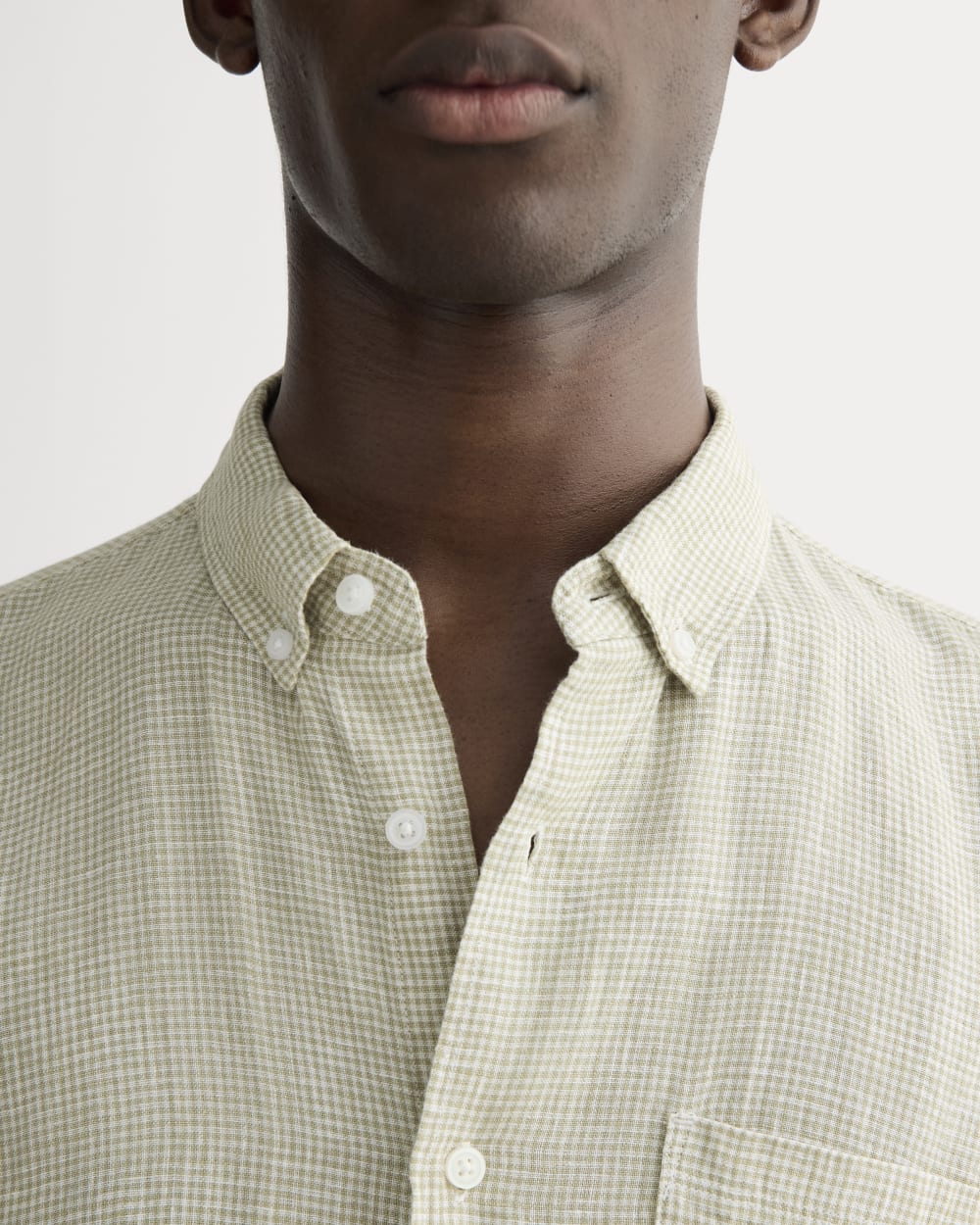 The Classic Short-Sleeve Shirt in Linen | Elm Gingham - Image 4
