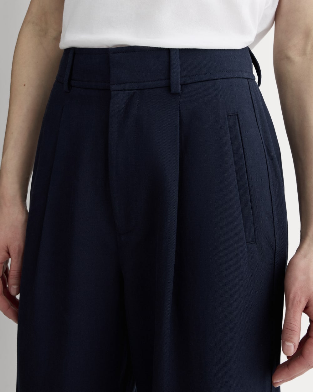 The Draper Pleated Pant in Buttersmooth | Navy | 30 Inseam - Image 4