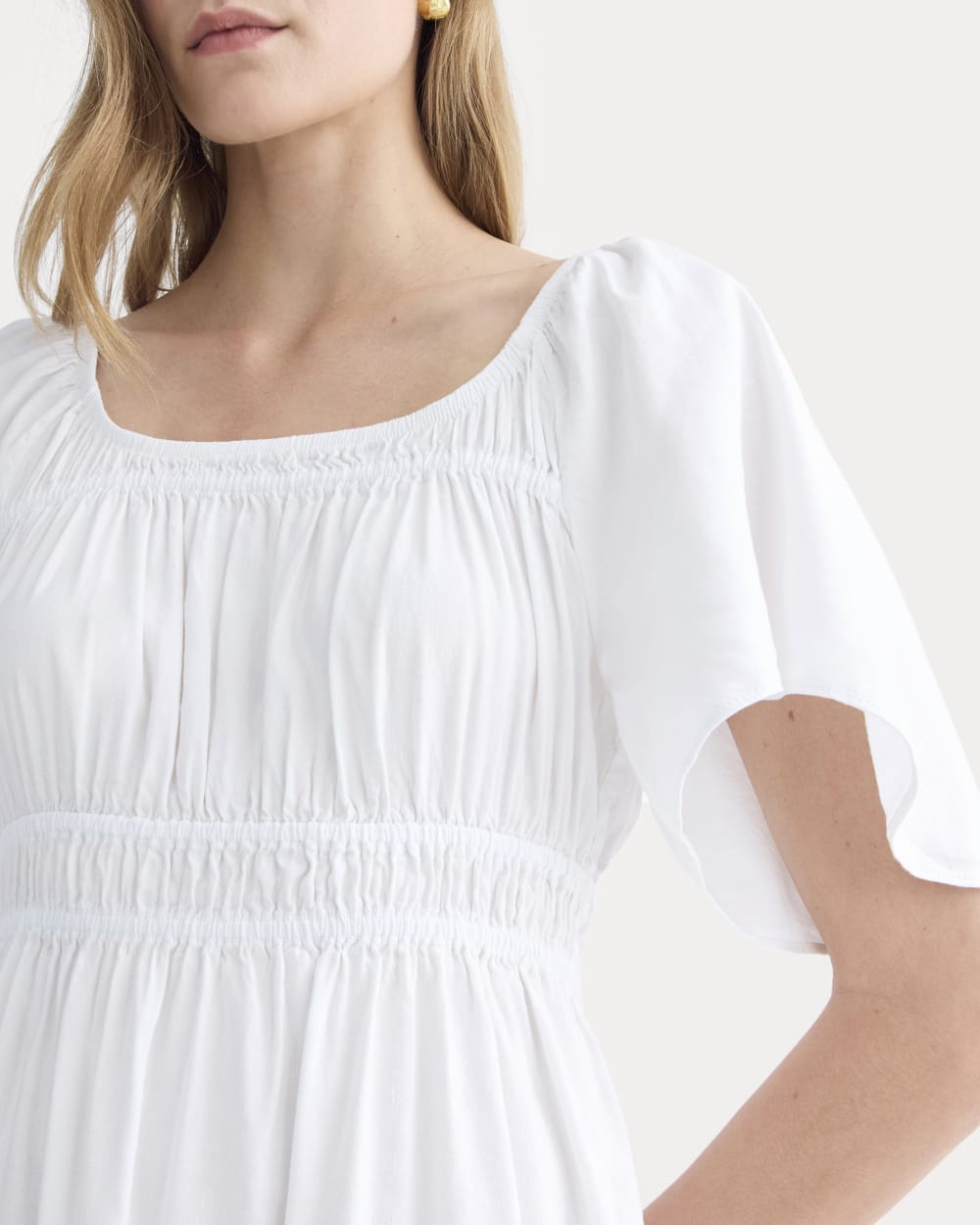 The Flutter-Sleeve Dress in Stretch Linen | White - Image 3