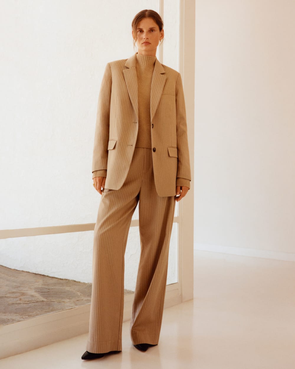 The Draper Pleated Pant in Buttersmooth | Cornstalk / Black | 30 Inseam - Image 6