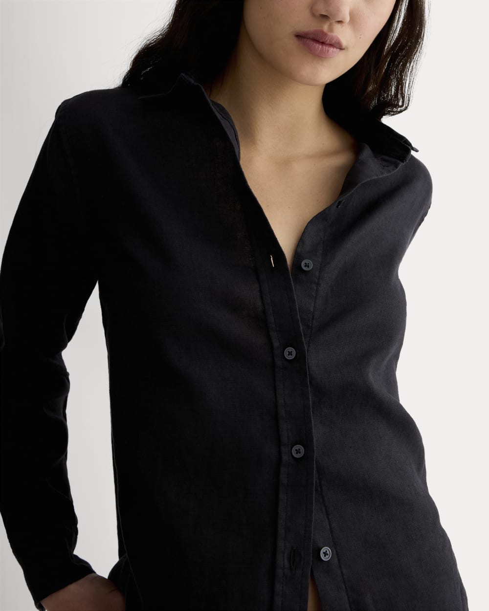 The Must-Have Shirt in Linen | Black - Image 4