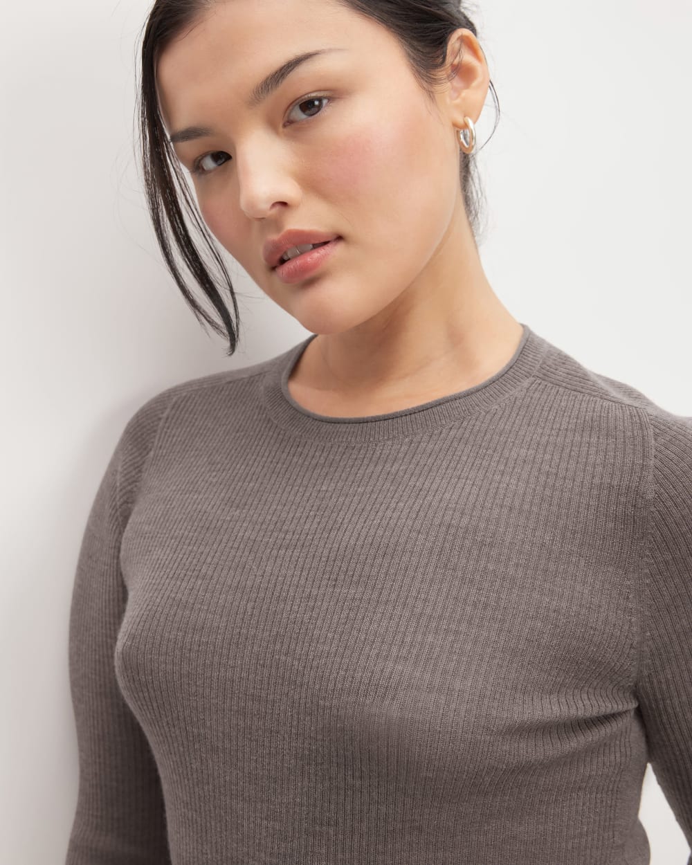 The Long-Sleeve Sweater Tee in Ultrasoft Merino | Heather Cocoa - Image 4