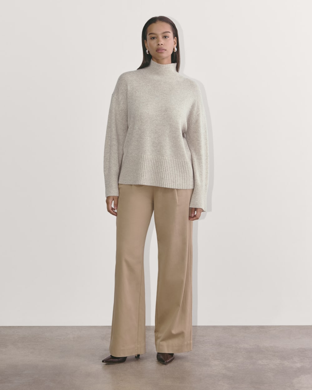 The Boxy Turtleneck in Cashmere | Canvas - Image 6