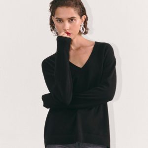 The Classic V in Cashmere | Black