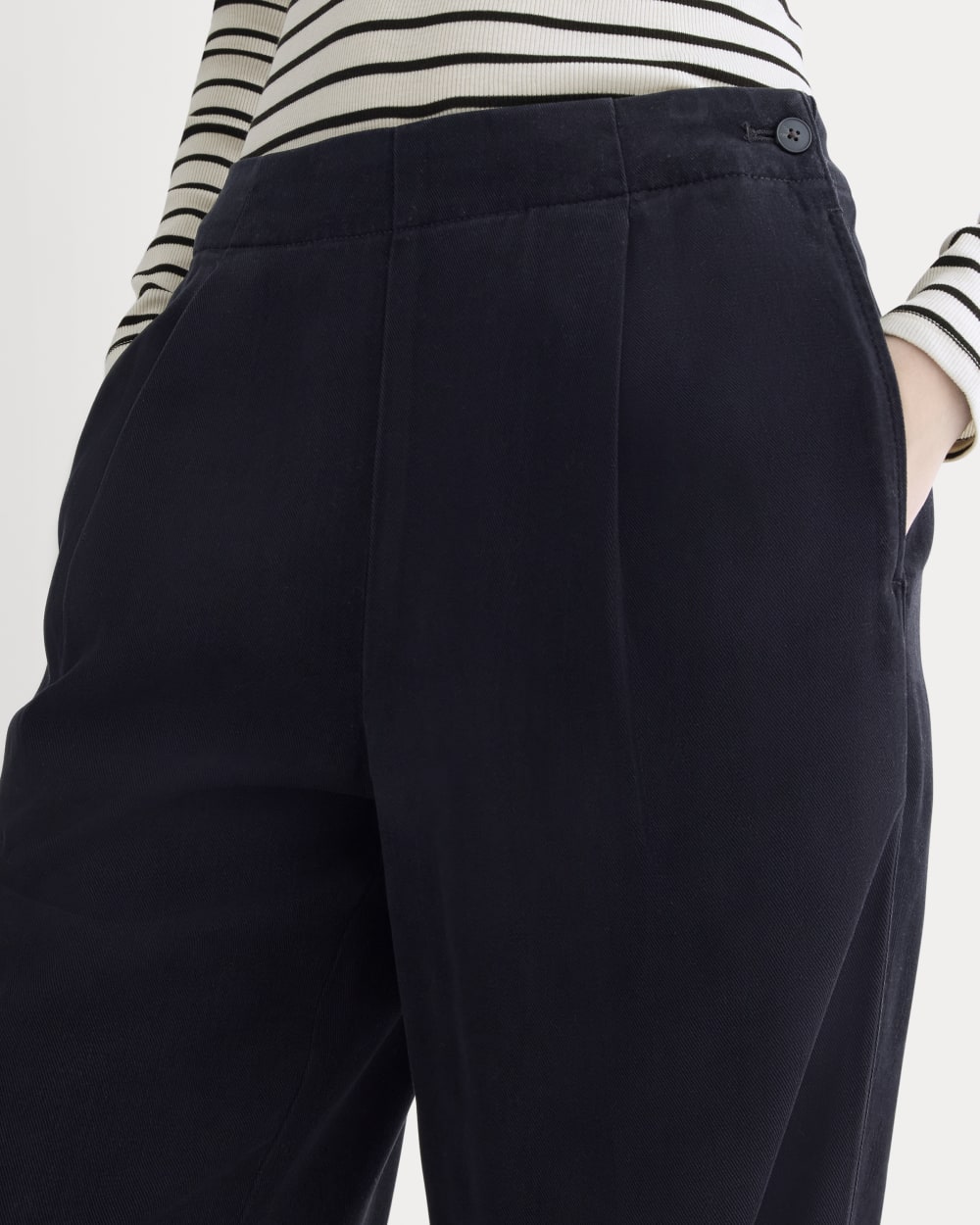 The Chino Jogger in Buttersoft | Black - Image 4