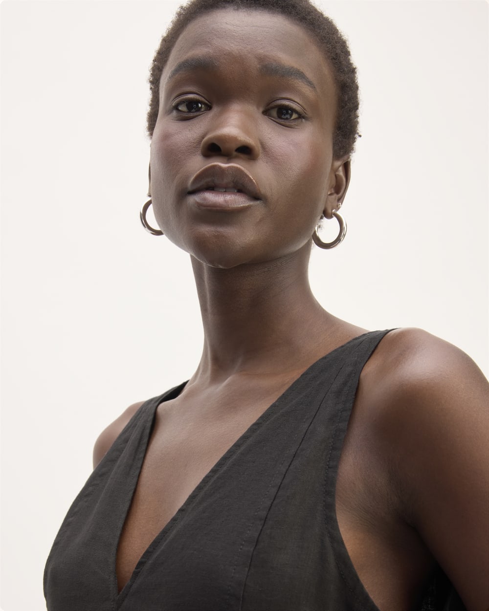 The Linen V-Neck Midi Dress | Black - Image 4